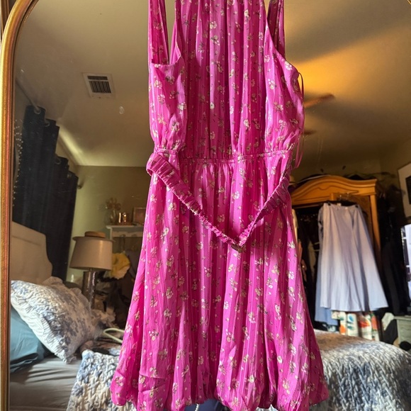 Chic Pink Halter backless romper - Picture 3 of 9